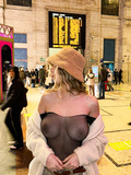 Eva Menta con le tette grosse di fuori
