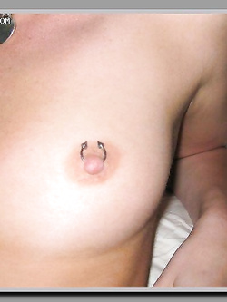 Calda ragazza amatoriale con belle tettine