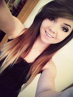 Autoscatti hot di una 19enne in lingerie