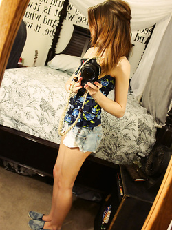 Autoscatti hot di una 19enne in lingerie