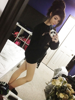 Autoscatti hot di una 19enne in lingerie