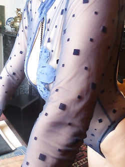 Seno, piercing black