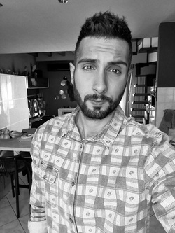 Hola Chica