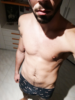A petto nudo