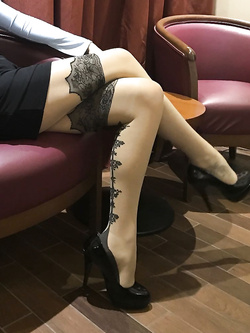 ESIBIZIONISMO FETISH IN COLLANT CON AMICA DI MILANO