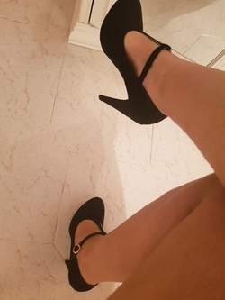 Adoro fare la troia per voi.