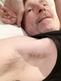 Lenny52 il capo, sborra senza vergogna davanti alla telecamera