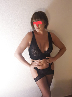 Le due troie giocano e io le fotografo...