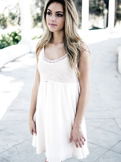 Piedi bellissimi di ragazza giovane e hot