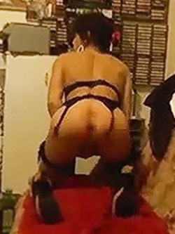 adoro fare la puttanella con 3 o 4 uomini con grossi cazzi