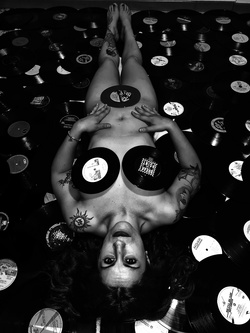 VINYLS & TSHIRTS