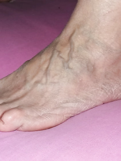 Moglie troia e scalza