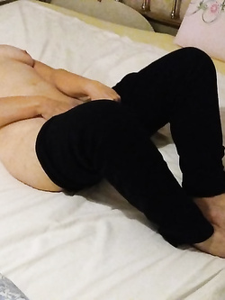 Tette, piedi, peli pubici, figa... tutto in mostra