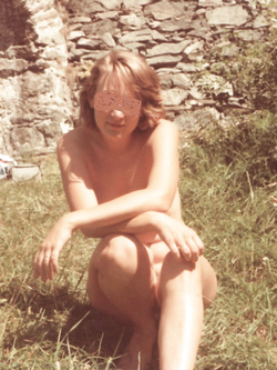 Nuda in montagna