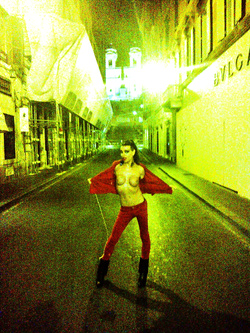 SCANDALO A LUCI ROSSE CLICAAA