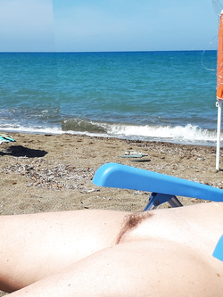 Hot Malene al mare