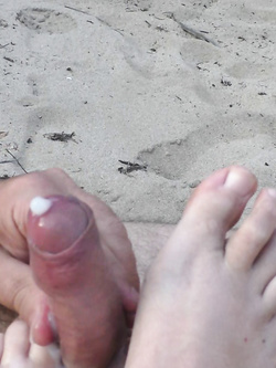 Sborro sui piedi di mia moglie