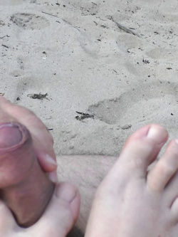 Sborro sui piedi di mia moglie