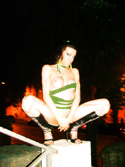 A PELLE CAZZOOO DAIIII CLICCCAAAAA