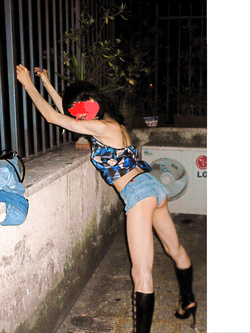 AMA PORN FIRST CLASS LEGGIIII