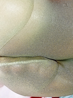 piedi e collant - feet and pantyhose