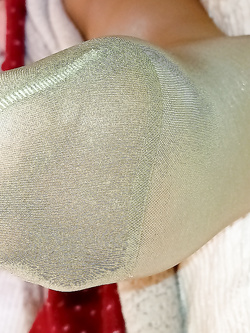 piedi e collant - feet and pantyhose