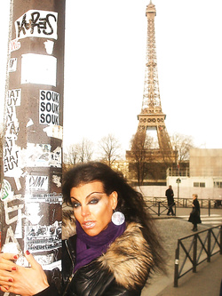 DONNA SOLA PER AMICIZIE