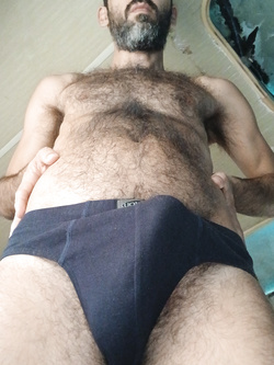 Cazzo duro dentro nelle mutande