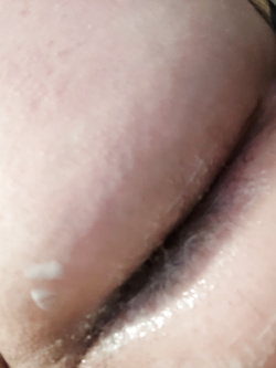 Culo vuoto e culo sporco con sborrata