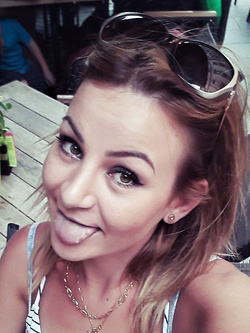 simona - porcellina esibizionista da bo