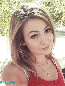 simona - porcellina esibizionista da bo