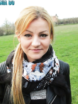 simona - porcellina esibizionista da bo