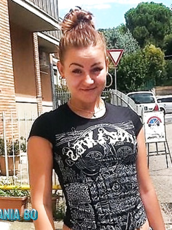 simona - porcellina esibizionista da bo