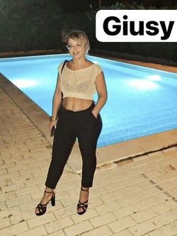 Amiche di mamma da chi ve lo fareste succhiare?