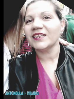 antonella - esibizionista da milano