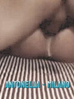 antonella - esibizionista da milano