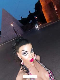 AMICI ...DI STO CAZZO!!!!..MMMM