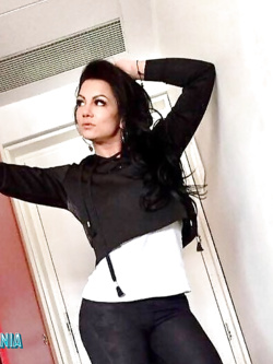 cristina - bella esibizionista di bo