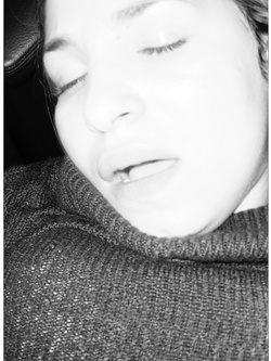 MARIANA - LE PERFORMANCE DI UNA ZINGARA PORCELLA