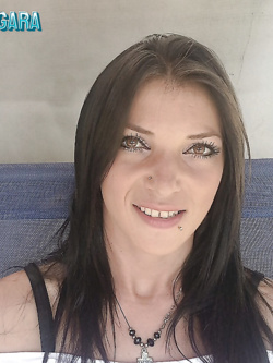 MIKELA - ZINGARA RUMENA IN AZIONE