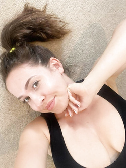 Le tette di quella troia di Mia