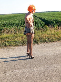 Pamela trav in strada