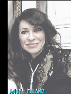 angy - esibizionista matura di milano