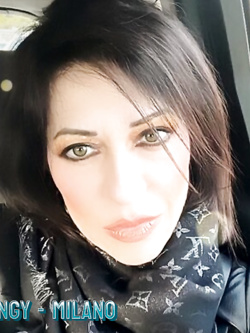 angy - esibizionista matura di milano