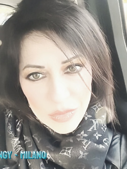 angy - esibizionista matura di milano