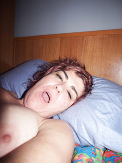 Slut Lisa masturbating