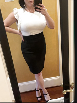 Lei ci mostra le sue tette