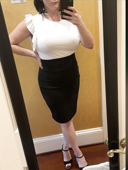 Lei ci mostra le sue tette