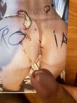 Tributi su mia moglie troia tra cazzi e sborra