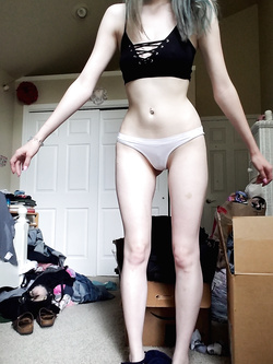 Questo Ragazza hot è assolutamente calda